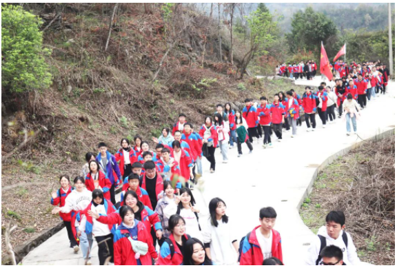 遠足研學(xué)丨手拉手“丈量”武陵山·心連心重走“紅軍路” 遠足研學(xué)丨手拉手“丈量”武陵山·心連心重走“紅軍路”