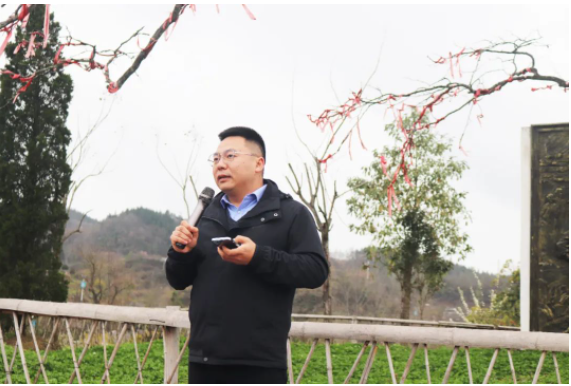 遠足研學(xué)丨手拉手“丈量”武陵山·心連心重走“紅軍路” 遠足研學(xué)丨手拉手“丈量”武陵山·心連心重走“紅軍路”