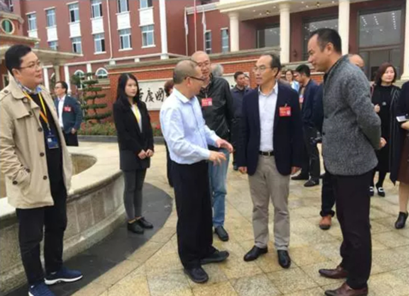 黔江區政協主席夏于峰莅臨我校視察指導。 黔江區政協主席夏于峰莅臨我校視察指導。