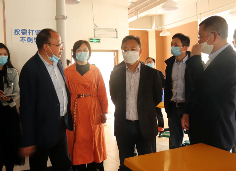 區政府副區長(cháng)謝承剛一行到我校檢查疫情防控和複學(xué)複課準備工作 區政府副區長(cháng)謝承剛一行到我校檢查疫情防控和複學(xué)複課準備工作