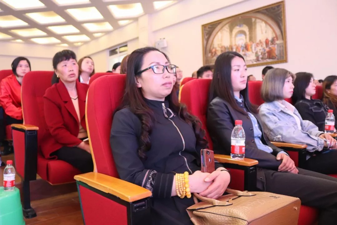 家校同心 與子同行——記國(guó)維外國(guó)語學(xué)校首屆《家長(cháng)吧 · 課堂》 家校同心 與子同行——記國(guó)維外國(guó)語學(xué)校首屆《家長(cháng)吧 · 課堂》