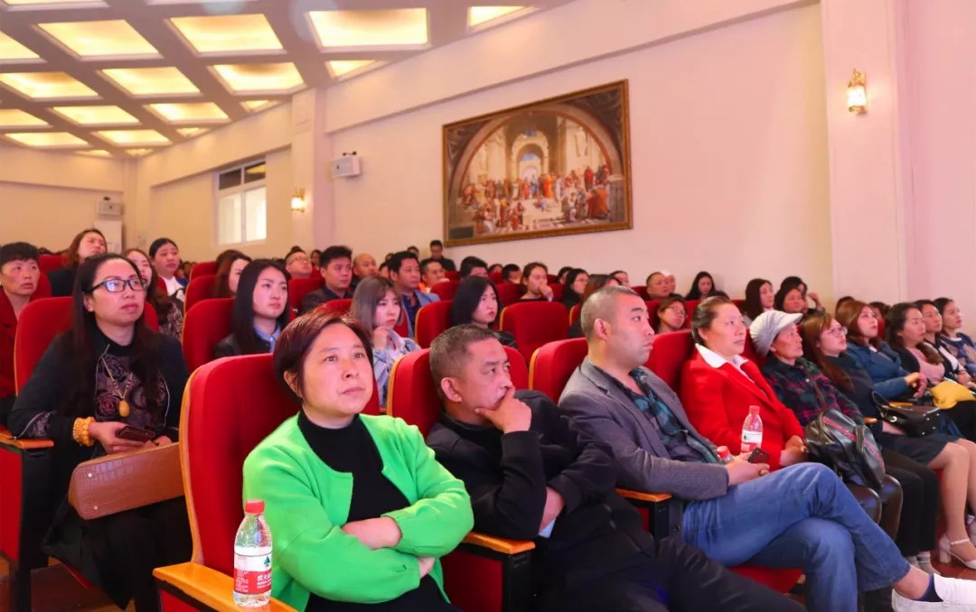 家校同心 與子同行——記國(guó)維外國(guó)語學(xué)校首屆《家長(cháng)吧 · 課堂》 家校同心 與子同行——記國(guó)維外國(guó)語學(xué)校首屆《家長(cháng)吧 · 課堂》