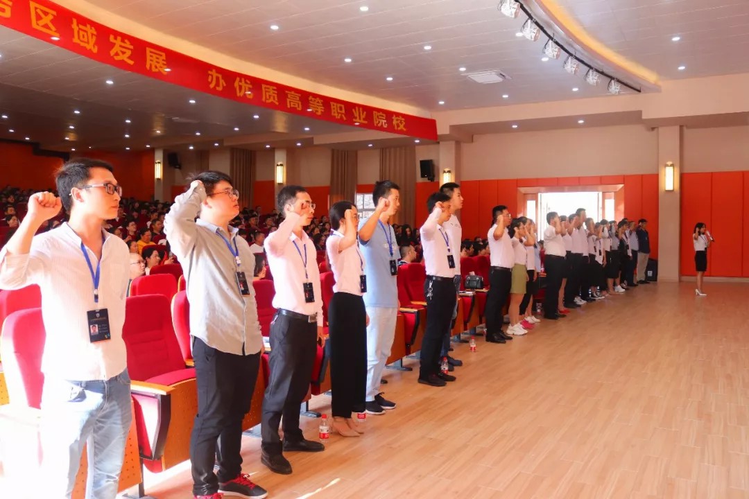 家校合作 共育未來—我校高中部召開(kāi)家長(cháng)會暨藝體特長(cháng)教育動員會 家校合作 共育未來—我校高中部召開(kāi)家長(cháng)會暨藝體特長(cháng)教育動員會
