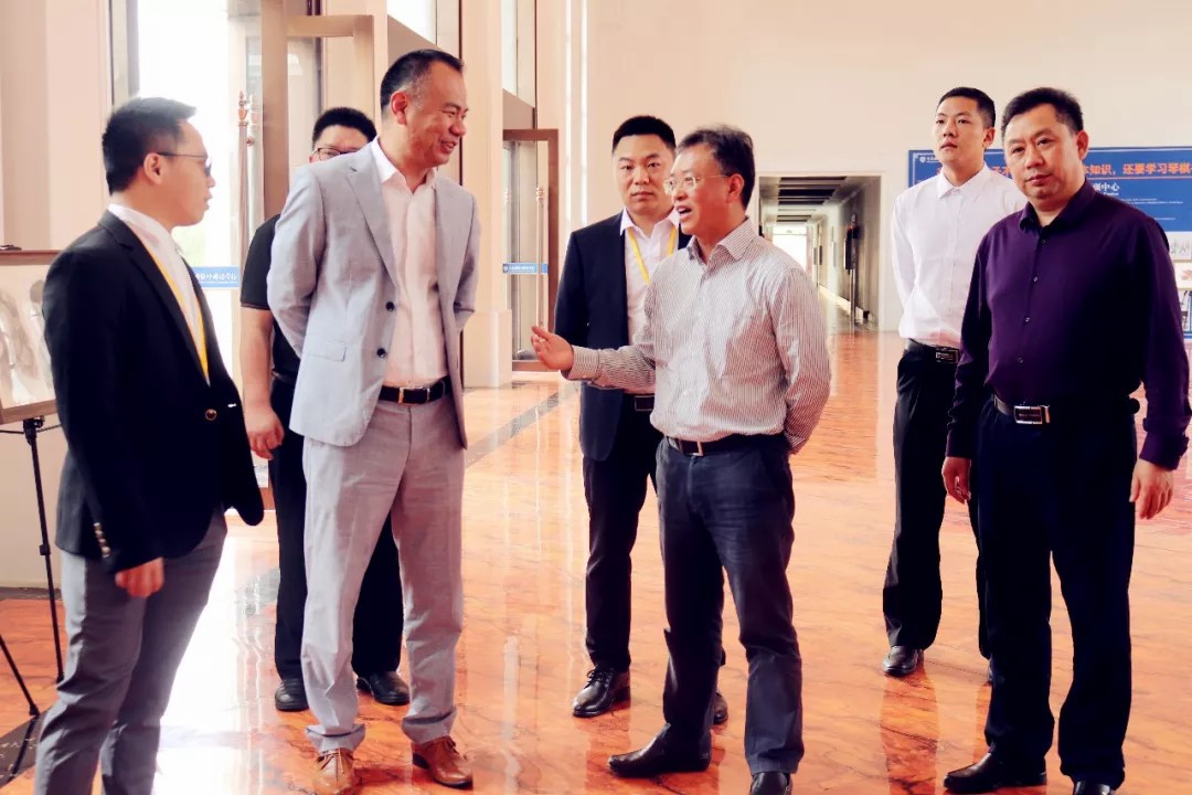 重大喜訊:渝東南清央美術生源基地簽約儀式在我校舉行 重大喜訊:渝東南清央美術生源基地簽約儀式在我校舉行