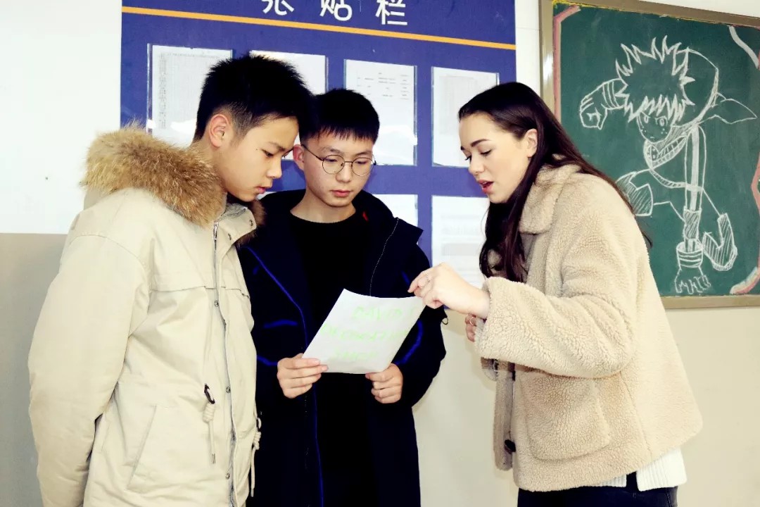 重外外教進(jìn)課堂 原汁原味學(xué)英語 | 記重外外教送課進(jìn)國(guó)維 重外外教進(jìn)課堂 原汁原味學(xué)英語 | 記重外外教送課進(jìn)國(guó)維