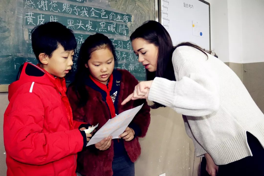 重外外教進(jìn)課堂 原汁原味學(xué)英語 | 記重外外教送課進(jìn)國(guó)維 重外外教進(jìn)課堂 原汁原味學(xué)英語 | 記重外外教送課進(jìn)國(guó)維