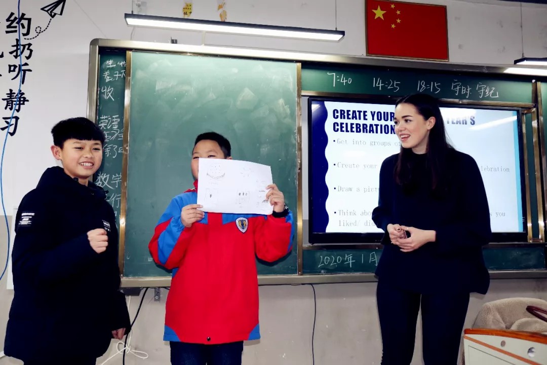 重外外教進(jìn)課堂 原汁原味學(xué)英語 | 記重外外教送課進(jìn)國(guó)維 重外外教進(jìn)課堂 原汁原味學(xué)英語 | 記重外外教送課進(jìn)國(guó)維