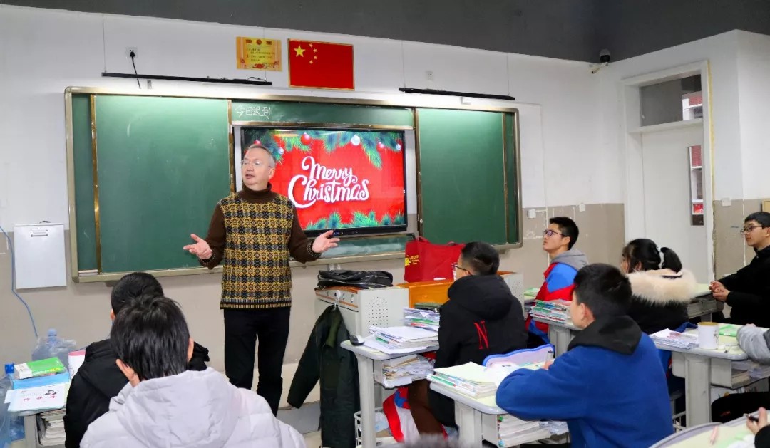 重外外教進(jìn)課堂 原汁原味學(xué)英語 | 記重外外教送課進(jìn)國(guó)維 重外外教進(jìn)課堂 原汁原味學(xué)英語 | 記重外外教送課進(jìn)國(guó)維