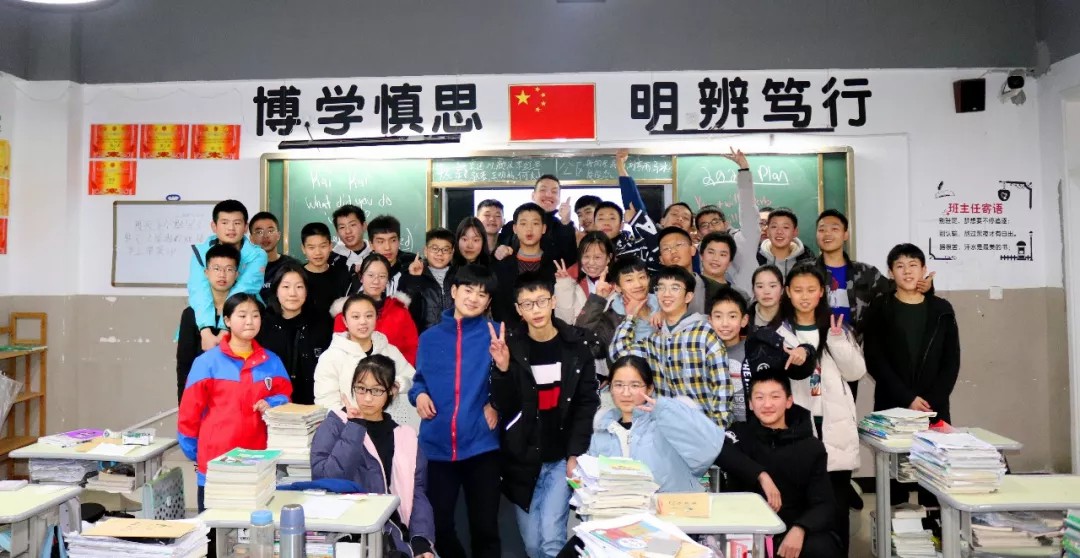 重外外教進(jìn)課堂 原汁原味學(xué)英語 | 記重外外教送課進(jìn)國(guó)維 重外外教進(jìn)課堂 原汁原味學(xué)英語 | 記重外外教送課進(jìn)國(guó)維